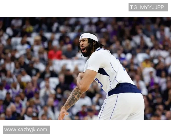 勇士与独行侠激战正酣NBA赛场精彩瞬间回顾与分析 勇士与独行侠激战正酣NBA赛场精彩瞬间回顾与分析